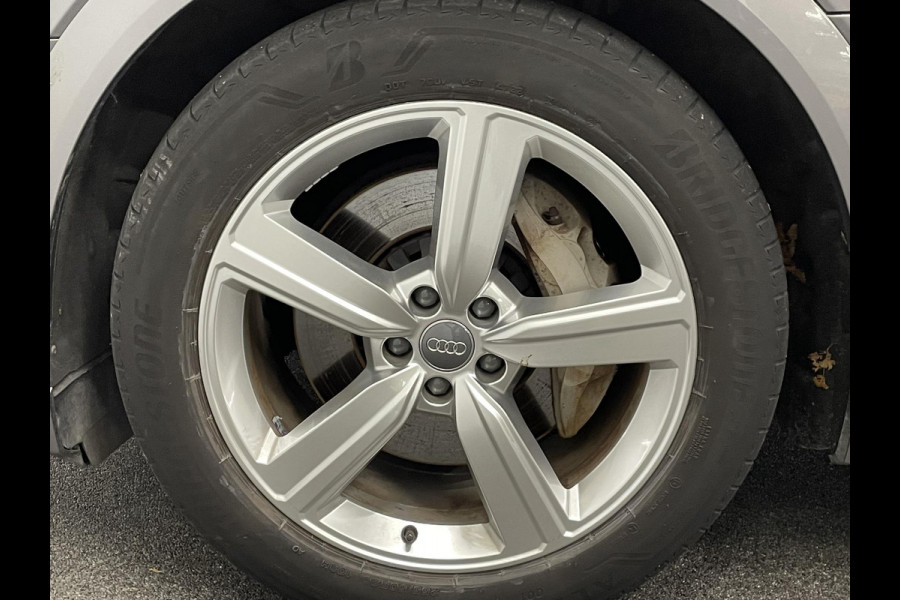 Audi e-tron 50 quattro Business edition Plus 71 kWh | Panoramadak | Navigatie | Parkeersensoren | Adaptive Cruise Control | Memory stoelen | Stoelverwarming | Full Led | Climate Control | Virtual Cockpit | Lichtmetalen velgen