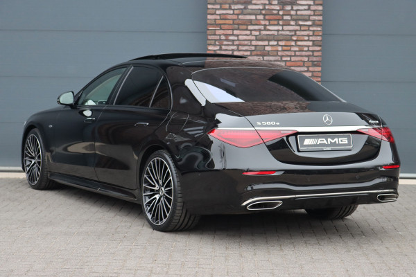 Mercedes-Benz S-Klasse 580 e 4MATIC Lang AMG Line | Airmatic | Achterasbesturing | Distronic+ | Chauffeurspakket | Zonweringpakket | Massage | Stoelventilatie | MBUX Tablet | Vlakkenverwarming | Soft-Close |