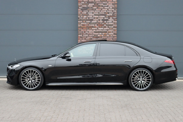 Mercedes-Benz S-Klasse 580 e 4MATIC Lang AMG Line | Airmatic | Achterasbesturing | Distronic+ | Chauffeurspakket | Zonweringpakket | Massage | Stoelventilatie | MBUX Tablet | Vlakkenverwarming | Soft-Close |