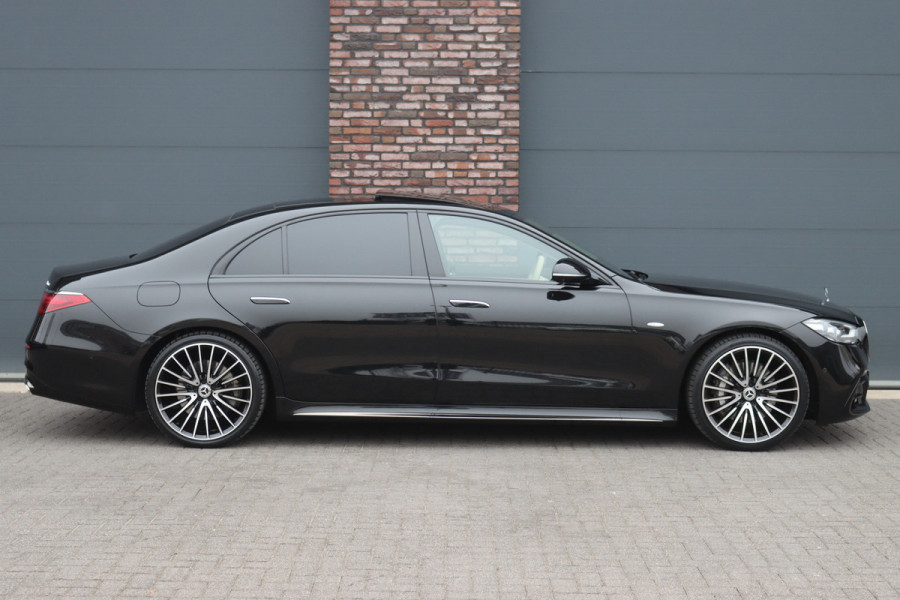 Mercedes-Benz S-Klasse 580 e 4MATIC Lang AMG Line | Airmatic | Achterasbesturing | Distronic+ | Chauffeurspakket | Zonweringpakket | Massage | Stoelventilatie | MBUX Tablet | Vlakkenverwarming | Soft-Close |