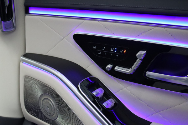 Mercedes-Benz S-Klasse 580 e 4MATIC Lang AMG Line | Airmatic | Achterasbesturing | Distronic+ | Chauffeurspakket | Zonweringpakket | Massage | Stoelventilatie | MBUX Tablet | Vlakkenverwarming | Soft-Close |