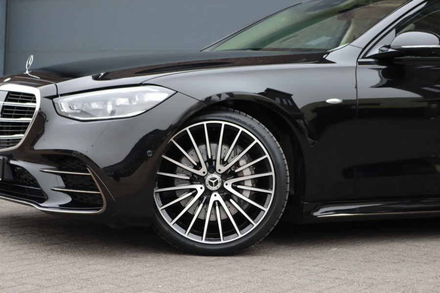 Mercedes-Benz S-Klasse 580 e 4MATIC Lang AMG Line | Airmatic | Achterasbesturing | Distronic+ | Chauffeurspakket | Zonweringpakket | Massage | Stoelventilatie | MBUX Tablet | Vlakkenverwarming | Soft-Close |