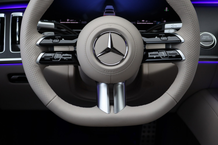 Mercedes-Benz S-Klasse 580 e 4MATIC Lang AMG Line | Airmatic | Achterasbesturing | Distronic+ | Chauffeurspakket | Zonweringpakket | Massage | Stoelventilatie | MBUX Tablet | Vlakkenverwarming | Soft-Close |