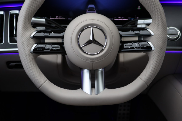 Mercedes-Benz S-Klasse 580 e 4MATIC Lang AMG Line | Airmatic | Achterasbesturing | Distronic+ | Chauffeurspakket | Zonweringpakket | Massage | Stoelventilatie | MBUX Tablet | Vlakkenverwarming | Soft-Close |