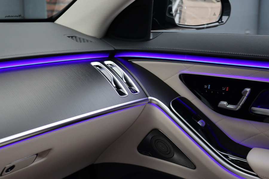 Mercedes-Benz S-Klasse 580 e 4MATIC Lang AMG Line | Airmatic | Achterasbesturing | Distronic+ | Chauffeurspakket | Zonweringpakket | Massage | Stoelventilatie | MBUX Tablet | Vlakkenverwarming | Soft-Close |