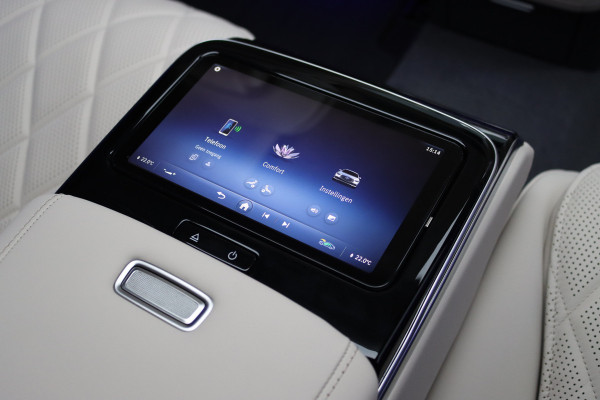 Mercedes-Benz S-Klasse 580 e 4MATIC Lang AMG Line | Airmatic | Achterasbesturing | Distronic+ | Chauffeurspakket | Zonweringpakket | Massage | Stoelventilatie | MBUX Tablet | Vlakkenverwarming | Soft-Close |