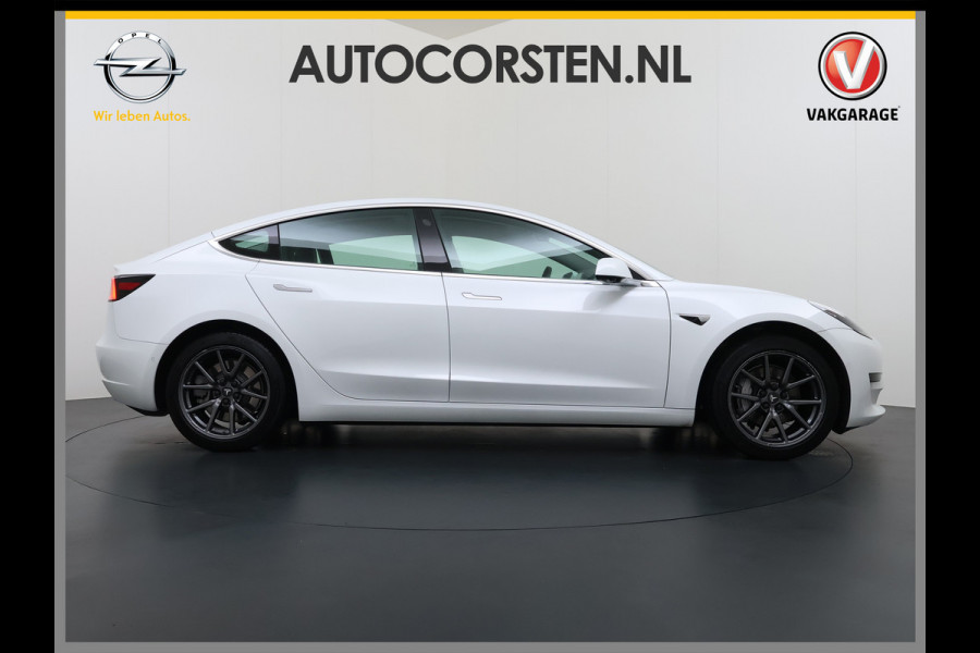 Tesla Model 3 RWD SR+ 60kWh 325PK 18"Lmv AutoPilot Leder PanoDak Adaptive-Cruise Lmv Camera's Elektr.-Stuur+Stoelen+Spiegels+Geheugen+Easy-Ent Navi LED Comfortstoelen ACC DAB Voorverwarmen interieur via App Keyless via Telefoonsleutel One-Pedal-Drive 1e Eigenaar Origineel Nederlandse auto tot 11kw laden thuis!