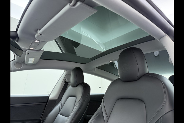 Tesla Model 3 RWD SR+ 60kWh 325PK 18"Lmv AutoPilot Leder PanoDak Adaptive-Cruise Lmv Camera's Elektr.-Stuur+Stoelen+Spiegels+Geheugen+Easy-Ent Navi LED Comfortstoelen ACC DAB Voorverwarmen interieur via App Keyless via Telefoonsleutel One-Pedal-Drive 1e Eigenaar Origineel Nederlandse auto tot 11kw laden thuis!