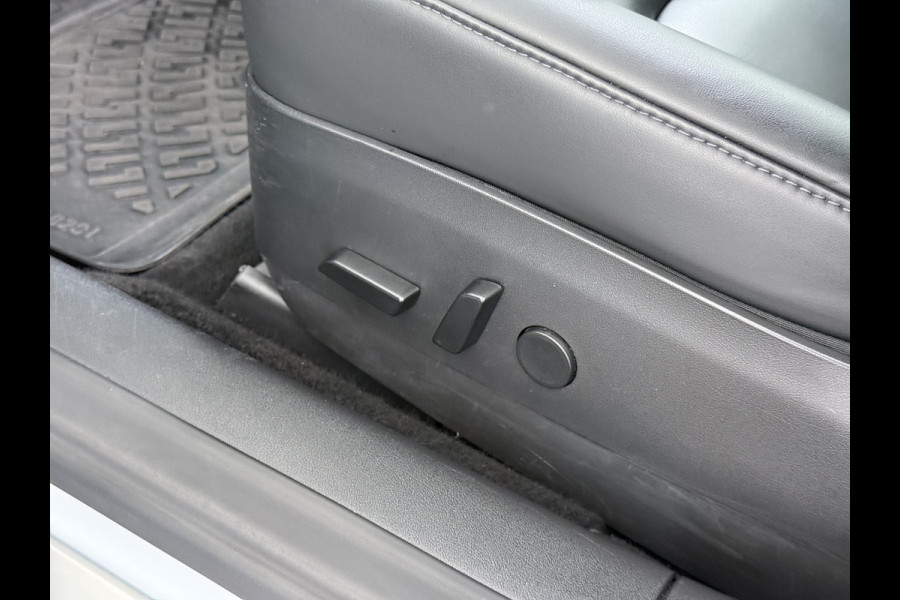 Tesla Model 3 RWD SR+ 60kWh 325PK 18"Lmv AutoPilot Leder PanoDak Adaptive-Cruise Lmv Camera's Elektr.-Stuur+Stoelen+Spiegels+Geheugen+Easy-Ent Navi LED Comfortstoelen ACC DAB Voorverwarmen interieur via App Keyless via Telefoonsleutel One-Pedal-Drive 1e Eigenaar Origineel Nederlandse auto tot 11kw laden thuis!