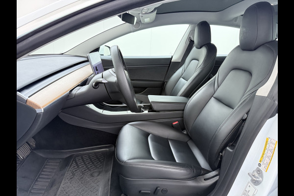 Tesla Model 3 RWD SR+ 60kWh 325PK 18"Lmv AutoPilot Leder PanoDak Adaptive-Cruise Lmv Camera's Elektr.-Stuur+Stoelen+Spiegels+Geheugen+Easy-Ent Navi LED Comfortstoelen ACC DAB Voorverwarmen interieur via App Keyless via Telefoonsleutel One-Pedal-Drive 1e Eigenaar Origineel Nederlandse auto tot 11kw laden thuis!