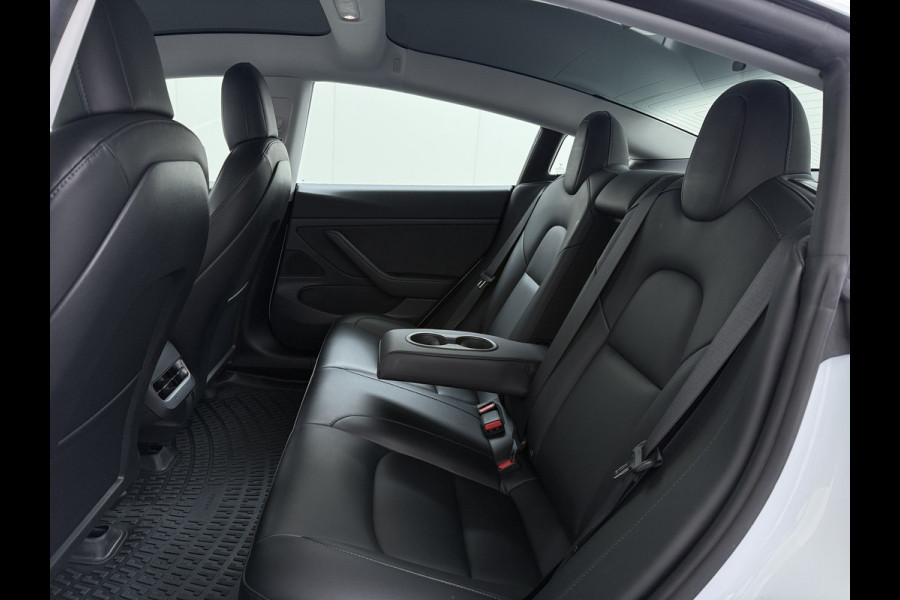Tesla Model 3 RWD SR+ 60kWh 325PK 18"Lmv AutoPilot Leder PanoDak Adaptive-Cruise Lmv Camera's Elektr.-Stuur+Stoelen+Spiegels+Geheugen+Easy-Ent Navi LED Comfortstoelen ACC DAB Voorverwarmen interieur via App Keyless via Telefoonsleutel One-Pedal-Drive 1e Eigenaar Origineel Nederlandse auto tot 11kw laden thuis!