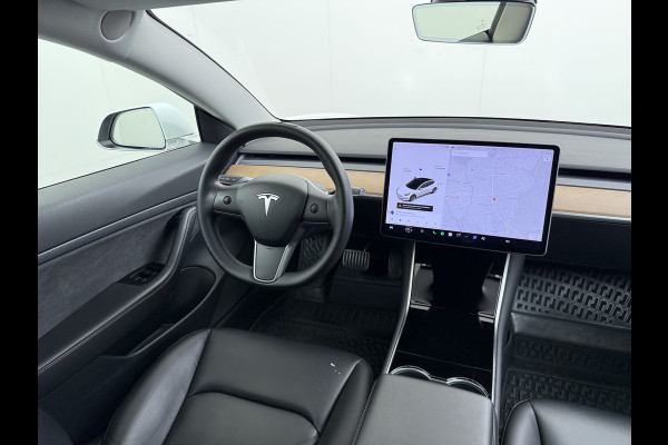 Tesla Model 3 RWD SR+ 60kWh 325PK 18"Lmv AutoPilot Leder PanoDak Adaptive-Cruise Lmv Camera's Elektr.-Stuur+Stoelen+Spiegels+Geheugen+Easy-Ent Navi LED Comfortstoelen ACC DAB Voorverwarmen interieur via App Keyless via Telefoonsleutel One-Pedal-Drive 1e Eigenaar Origineel Nederlandse auto tot 11kw laden thuis!