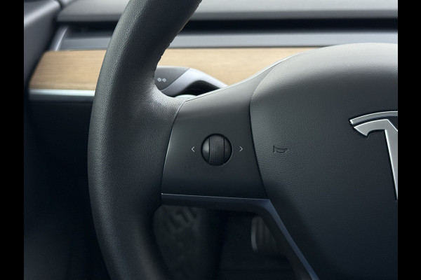 Tesla Model 3 RWD SR+ 60kWh 325PK 18"Lmv AutoPilot Leder PanoDak Adaptive-Cruise Lmv Camera's Elektr.-Stuur+Stoelen+Spiegels+Geheugen+Easy-Ent Navi LED Comfortstoelen ACC DAB Voorverwarmen interieur via App Keyless via Telefoonsleutel One-Pedal-Drive 1e Eigenaar Origineel Nederlandse auto tot 11kw laden thuis!