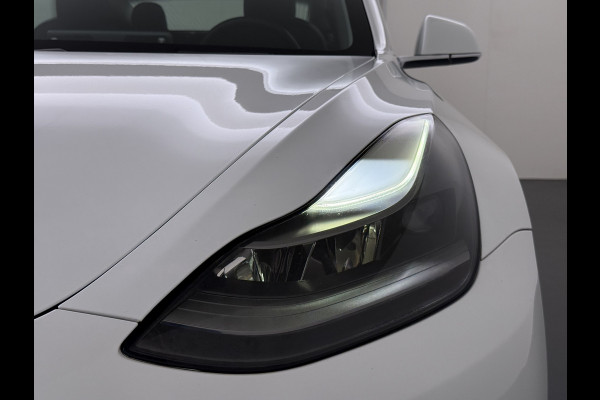 Tesla Model 3 RWD SR+ 60kWh 325PK 18"Lmv AutoPilot Leder PanoDak Adaptive-Cruise Lmv Camera's Elektr.-Stuur+Stoelen+Spiegels+Geheugen+Easy-Ent Navi LED Comfortstoelen ACC DAB Voorverwarmen interieur via App Keyless via Telefoonsleutel One-Pedal-Drive 1e Eigenaar Origineel Nederlandse auto tot 11kw laden thuis!