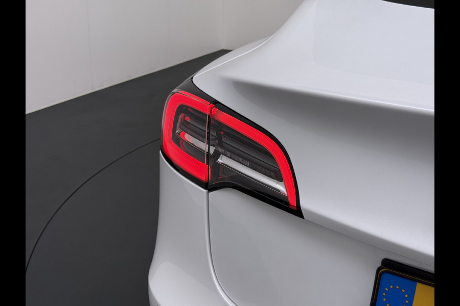 Tesla Model 3 RWD SR+ 60kWh 325PK 18"Lmv AutoPilot Leder PanoDak Adaptive-Cruise Lmv Camera's Elektr.-Stuur+Stoelen+Spiegels+Geheugen+Easy-Ent Navi LED Comfortstoelen ACC DAB Voorverwarmen interieur via App Keyless via Telefoonsleutel One-Pedal-Drive 1e Eigenaar Origineel Nederlandse auto tot 11kw laden thuis!