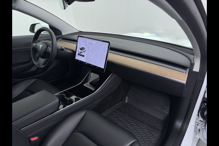 Tesla Model 3 RWD SR+ 60kWh 325PK 18"Lmv AutoPilot Leder PanoDak Adaptive-Cruise Lmv Camera's Elektr.-Stuur+Stoelen+Spiegels+Geheugen+Easy-Ent Navi LED Comfortstoelen ACC DAB Voorverwarmen interieur via App Keyless via Telefoonsleutel One-Pedal-Drive 1e Eigenaar Origineel Nederlandse auto tot 11kw laden thuis!