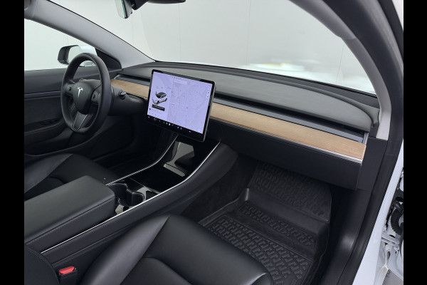 Tesla Model 3 RWD SR+ 60kWh 325PK 18"Lmv AutoPilot Leder PanoDak Adaptive-Cruise Lmv Camera's Elektr.-Stuur+Stoelen+Spiegels+Geheugen+Easy-Ent Navi LED Comfortstoelen ACC DAB Voorverwarmen interieur via App Keyless via Telefoonsleutel One-Pedal-Drive 1e Eigenaar Origineel Nederlandse auto tot 11kw laden thuis!