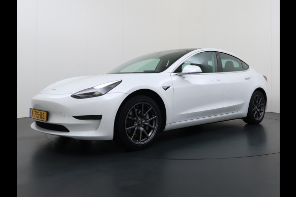 Tesla Model 3 RWD SR+ 60kWh 325PK 18"Lmv AutoPilot Leder PanoDak Adaptive-Cruise Lmv Camera's Elektr.-Stuur+Stoelen+Spiegels+Geheugen+Easy-Ent Navi LED Comfortstoelen ACC DAB Voorverwarmen interieur via App Keyless via Telefoonsleutel One-Pedal-Drive 1e Eigenaar Origineel Nederlandse auto tot 11kw laden thuis!