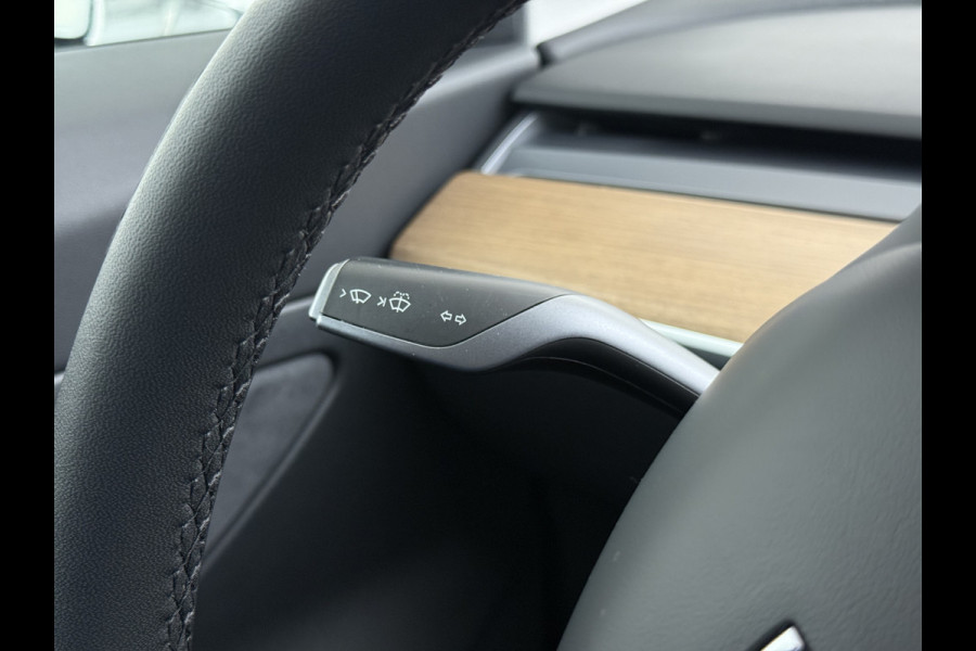 Tesla Model 3 RWD SR+ 60kWh 325PK 18"Lmv AutoPilot Leder PanoDak Adaptive-Cruise Lmv Camera's Elektr.-Stuur+Stoelen+Spiegels+Geheugen+Easy-Ent Navi LED Comfortstoelen ACC DAB Voorverwarmen interieur via App Keyless via Telefoonsleutel One-Pedal-Drive 1e Eigenaar Origineel Nederlandse auto tot 11kw laden thuis!