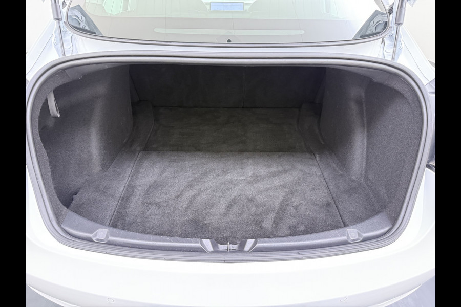 Tesla Model 3 RWD SR+ 60kWh 325PK 18"Lmv AutoPilot Leder PanoDak Adaptive-Cruise Lmv Camera's Elektr.-Stuur+Stoelen+Spiegels+Geheugen+Easy-Ent Navi LED Comfortstoelen ACC DAB Voorverwarmen interieur via App Keyless via Telefoonsleutel One-Pedal-Drive 1e Eigenaar Origineel Nederlandse auto tot 11kw laden thuis!