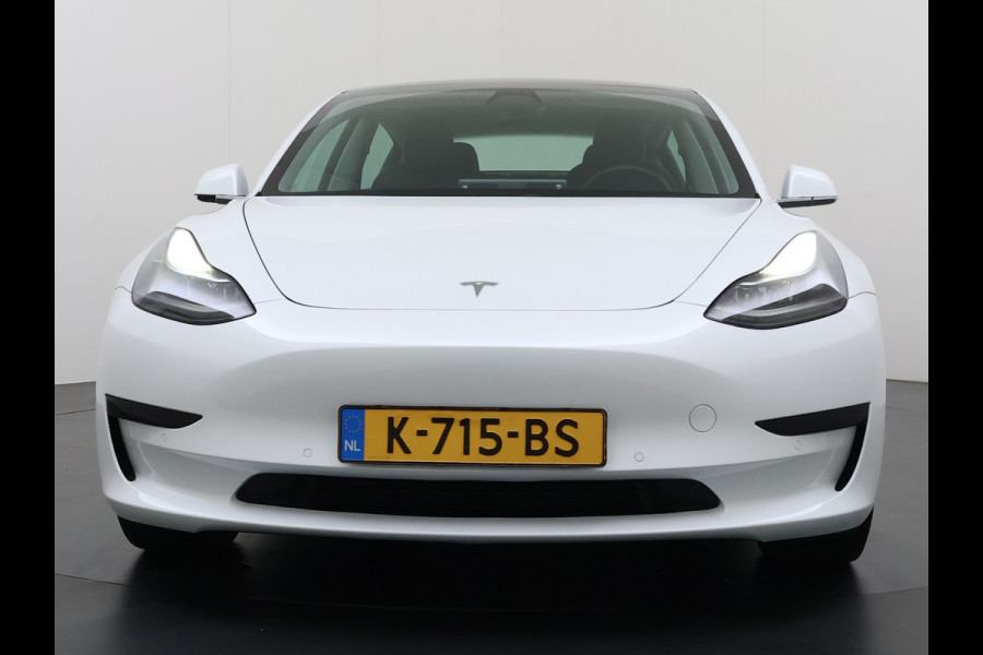 Tesla Model 3 RWD SR+ 60kWh 325PK 18"Lmv AutoPilot Leder PanoDak Adaptive-Cruise Lmv Camera's Elektr.-Stuur+Stoelen+Spiegels+Geheugen+Easy-Ent Navi LED Comfortstoelen ACC DAB Voorverwarmen interieur via App Keyless via Telefoonsleutel One-Pedal-Drive 1e Eigenaar Origineel Nederlandse auto tot 11kw laden thuis!