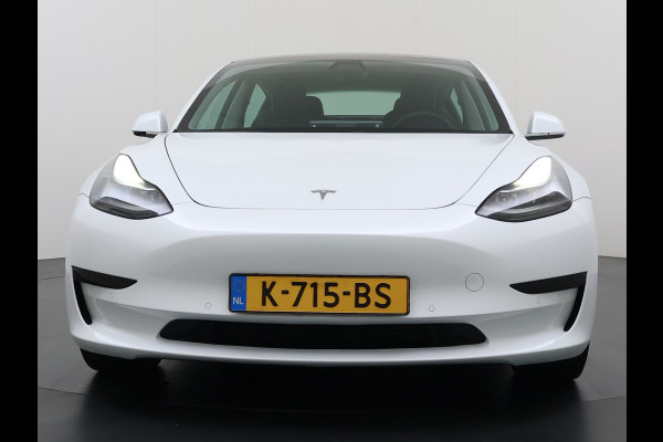 Tesla Model 3 RWD SR+ 60kWh 325PK 18"Lmv AutoPilot Leder PanoDak Adaptive-Cruise Lmv Camera's Elektr.-Stuur+Stoelen+Spiegels+Geheugen+Easy-Ent Navi LED Comfortstoelen ACC DAB Voorverwarmen interieur via App Keyless via Telefoonsleutel One-Pedal-Drive 1e Eigenaar Origineel Nederlandse auto tot 11kw laden thuis!