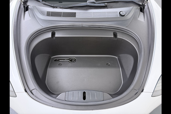 Tesla Model 3 RWD SR+ 60kWh 325PK 18"Lmv AutoPilot Leder PanoDak Adaptive-Cruise Lmv Camera's Elektr.-Stuur+Stoelen+Spiegels+Geheugen+Easy-Ent Navi LED Comfortstoelen ACC DAB Voorverwarmen interieur via App Keyless via Telefoonsleutel One-Pedal-Drive 1e Eigenaar Origineel Nederlandse auto tot 11kw laden thuis!