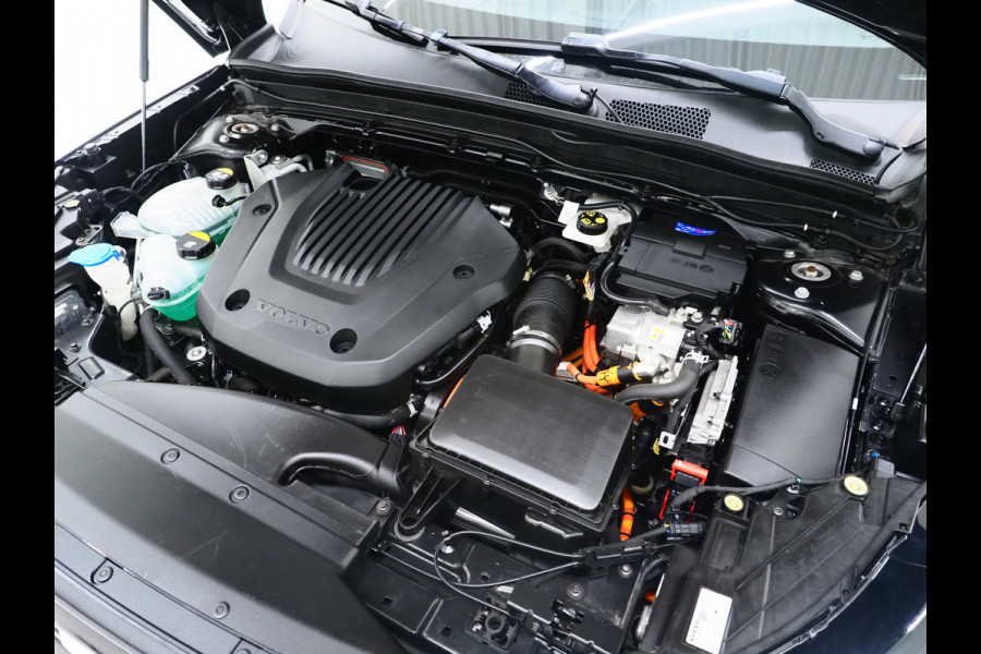 Volvo XC40 1.5 T5 Plug-in hybrid Ultimate Dark | Panoramadak | Pilot Assist | Harman/Kardon | Leder | Keyless | 360 | BLIS | Carplay