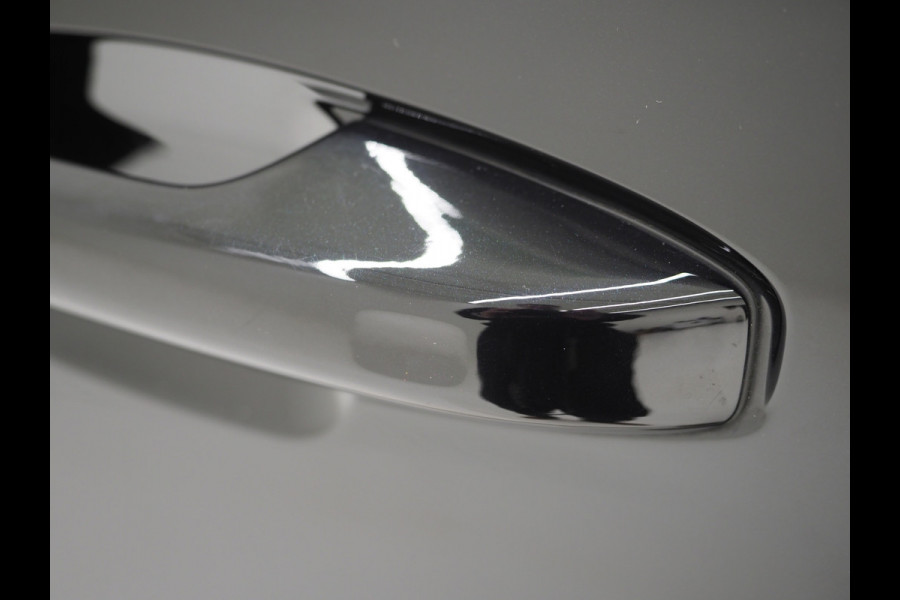 Volvo XC40 1.5 T5 Plug-in hybrid Ultimate Dark | Panoramadak | Pilot Assist | Harman/Kardon | Leder | Keyless | 360 | BLIS | Carplay