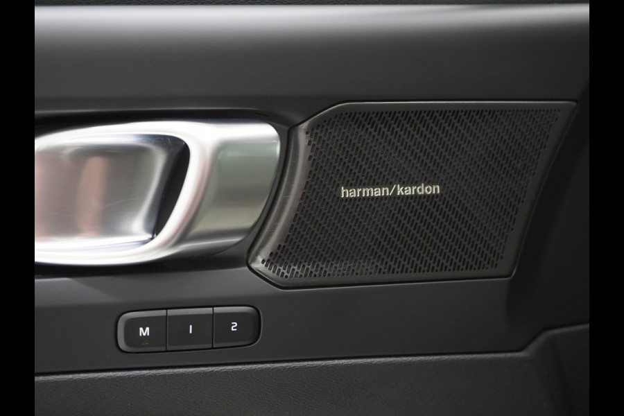 Volvo XC40 1.5 T5 Plug-in hybrid Ultimate Dark | Panoramadak | Pilot Assist | Harman/Kardon | Leder | Keyless | 360 | BLIS | Carplay