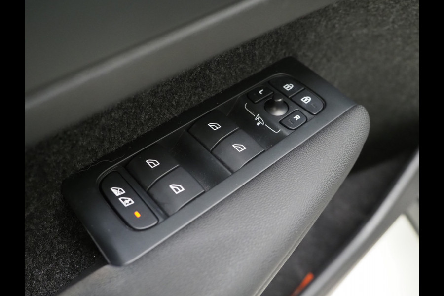 Volvo XC40 1.5 T5 Plug-in hybrid Ultimate Dark | Panoramadak | Pilot Assist | Harman/Kardon | Leder | Keyless | 360 | BLIS | Carplay