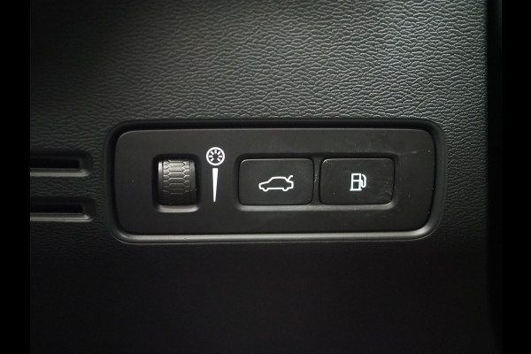 Volvo XC40 1.5 T5 Plug-in hybrid Ultimate Dark | Panoramadak | Pilot Assist | Harman/Kardon | Leder | Keyless | 360 | BLIS | Carplay