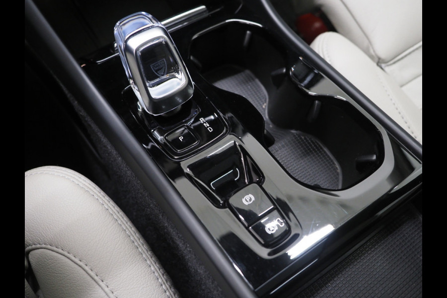 Volvo XC40 1.5 T5 Plug-in hybrid Ultimate Dark | Panoramadak | Pilot Assist | Harman/Kardon | Leder | Keyless | 360 | BLIS | Carplay