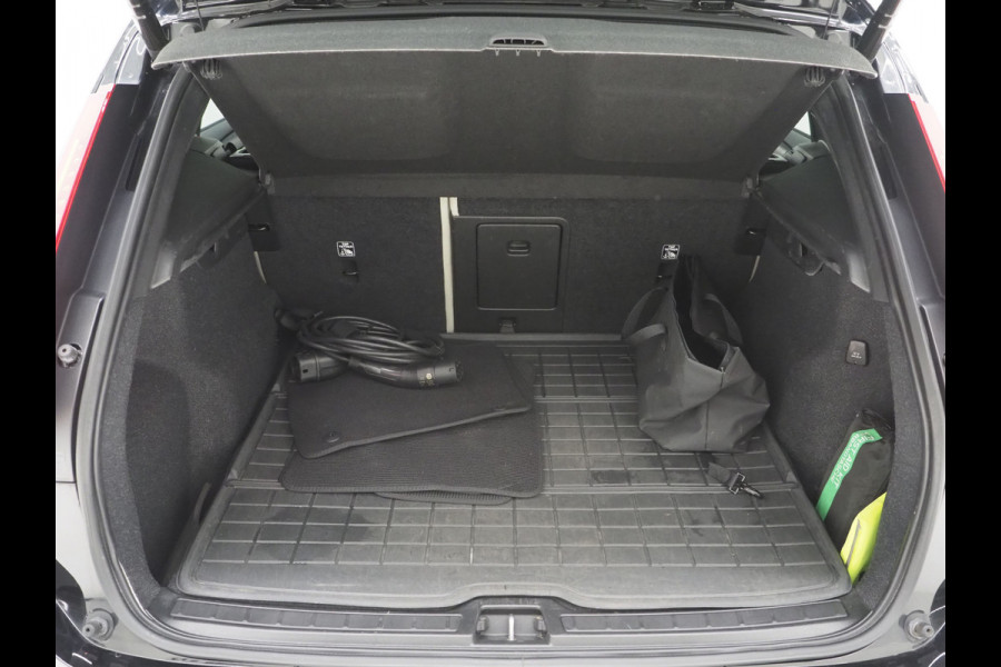 Volvo XC40 1.5 T5 Plug-in hybrid Ultimate Dark | Panoramadak | Pilot Assist | Harman/Kardon | Leder | Keyless | 360 | BLIS | Carplay