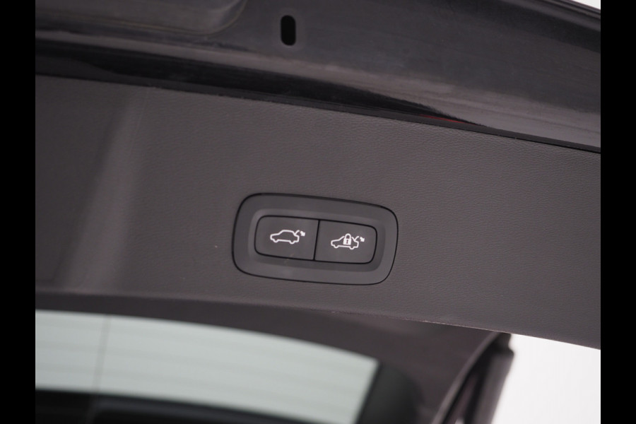 Volvo XC40 1.5 T5 Plug-in hybrid Ultimate Dark | Panoramadak | Pilot Assist | Harman/Kardon | Leder | Keyless | 360 | BLIS | Carplay