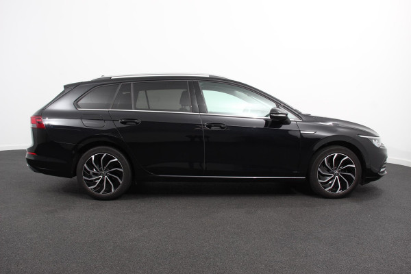 Volkswagen Golf Variant 1.5 eTSI 150pk DSG Style | Navigatie | Apple Carplay/Android Auto | Lane Assist | Dodehoek Assistent | Head-up Display |Park Assist | Parkeersensoren | Camera | Stuur- en stoelverwarming | Keyless Entry/Start | LED-verlichting voor
