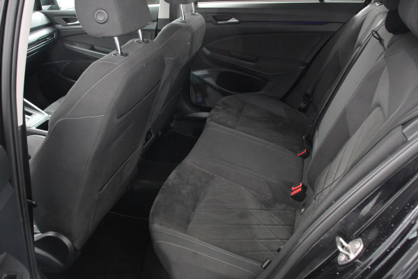 Volkswagen Golf Variant 1.5 eTSI 150pk DSG Style | Navigatie | Apple Carplay/Android Auto | Lane Assist | Dodehoek Assistent | Head-up Display |Park Assist | Parkeersensoren | Camera | Stuur- en stoelverwarming | Keyless Entry/Start | LED-verlichting voor