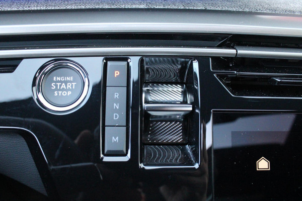 Peugeot 3008 1.2 Hybrid 145PK GT | PANORAMISCH SCHUIF / KANTELDAK | ELEKTRISCH BEDIENBARE ACHTERKLEP | AFNEEMBARE TREKHAAK | NAVIGATIE | FOCAL PREMIUM AUDIO SYSTEEM | DRAADLOZE APPLE CARPLAY/ANDROID AUTO | DRAADLOOS LADEN  | SFEER VERLICHTING | ACHTERUITRIJ CAMERA | PARKEERSENSOREN VOOR EN ACHTER | FULL LED KOPLAMPEN | KEYLESS ENTRY/START | ADAPTIVE CRUISE CONTROL | STOEL/STUUR VERWARMING | LICHTMETALEN VELGEN 19" | DODEHOEK DETECTIE |