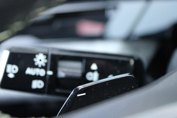 Peugeot 3008 1.2 Hybrid 145PK GT | PANORAMISCH SCHUIF / KANTELDAK | ELEKTRISCH BEDIENBARE ACHTERKLEP | AFNEEMBARE TREKHAAK | NAVIGATIE | FOCAL PREMIUM AUDIO SYSTEEM | DRAADLOZE APPLE CARPLAY/ANDROID AUTO | DRAADLOOS LADEN  | SFEER VERLICHTING | ACHTERUITRIJ CAMERA | PARKEERSENSOREN VOOR EN ACHTER | FULL LED KOPLAMPEN | KEYLESS ENTRY/START | ADAPTIVE CRUISE CONTROL | STOEL/STUUR VERWARMING | LICHTMETALEN VELGEN 19" | DODEHOEK DETECTIE |