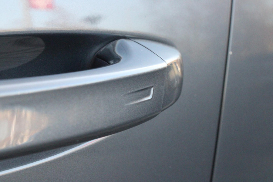 Peugeot 3008 1.2 Hybrid 145PK GT | PANORAMISCH SCHUIF / KANTELDAK | ELEKTRISCH BEDIENBARE ACHTERKLEP | AFNEEMBARE TREKHAAK | NAVIGATIE | FOCAL PREMIUM AUDIO SYSTEEM | DRAADLOZE APPLE CARPLAY/ANDROID AUTO | DRAADLOOS LADEN  | SFEER VERLICHTING | ACHTERUITRIJ CAMERA | PARKEERSENSOREN VOOR EN ACHTER | FULL LED KOPLAMPEN | KEYLESS ENTRY/START | ADAPTIVE CRUISE CONTROL | STOEL/STUUR VERWARMING | LICHTMETALEN VELGEN 19" | DODEHOEK DETECTIE |