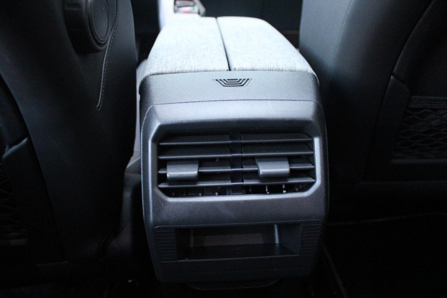 Peugeot 3008 1.2 Hybrid 145PK GT | PANORAMISCH SCHUIF / KANTELDAK | ELEKTRISCH BEDIENBARE ACHTERKLEP | AFNEEMBARE TREKHAAK | NAVIGATIE | FOCAL PREMIUM AUDIO SYSTEEM | DRAADLOZE APPLE CARPLAY/ANDROID AUTO | DRAADLOOS LADEN  | SFEER VERLICHTING | ACHTERUITRIJ CAMERA | PARKEERSENSOREN VOOR EN ACHTER | FULL LED KOPLAMPEN | KEYLESS ENTRY/START | ADAPTIVE CRUISE CONTROL | STOEL/STUUR VERWARMING | LICHTMETALEN VELGEN 19" | DODEHOEK DETECTIE |