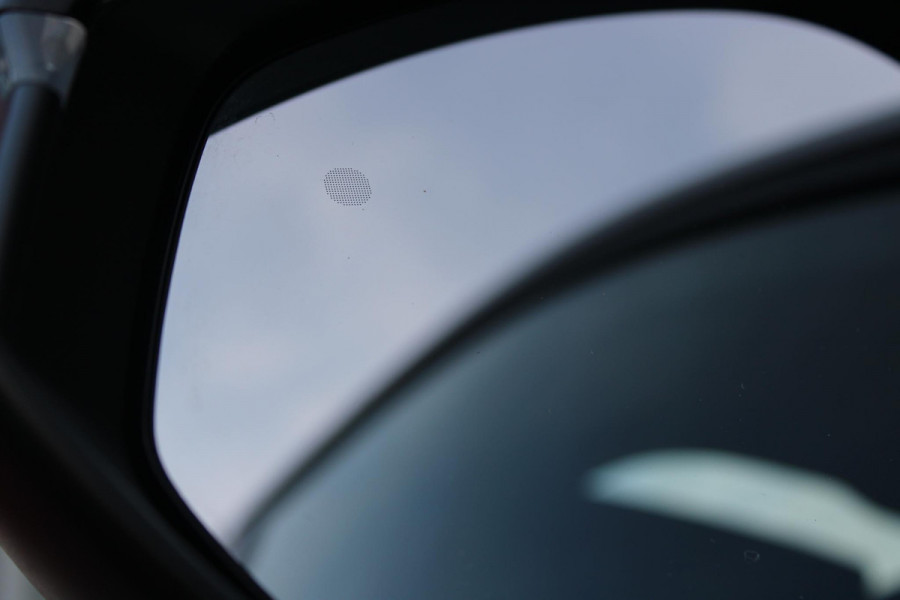 Peugeot 3008 1.2 Hybrid 145PK GT | PANORAMISCH SCHUIF / KANTELDAK | ELEKTRISCH BEDIENBARE ACHTERKLEP | AFNEEMBARE TREKHAAK | NAVIGATIE | FOCAL PREMIUM AUDIO SYSTEEM | DRAADLOZE APPLE CARPLAY/ANDROID AUTO | DRAADLOOS LADEN  | SFEER VERLICHTING | ACHTERUITRIJ CAMERA | PARKEERSENSOREN VOOR EN ACHTER | FULL LED KOPLAMPEN | KEYLESS ENTRY/START | ADAPTIVE CRUISE CONTROL | STOEL/STUUR VERWARMING | LICHTMETALEN VELGEN 19" | DODEHOEK DETECTIE |