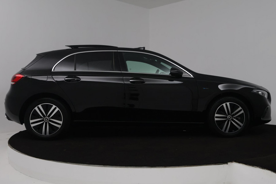 Mercedes-Benz A-Klasse 250 e Business Solution Luxury Limited (PANORAMADAK, STOELVERWARMING, ELEKTR STOELEN, SFEERVERLICHTING)