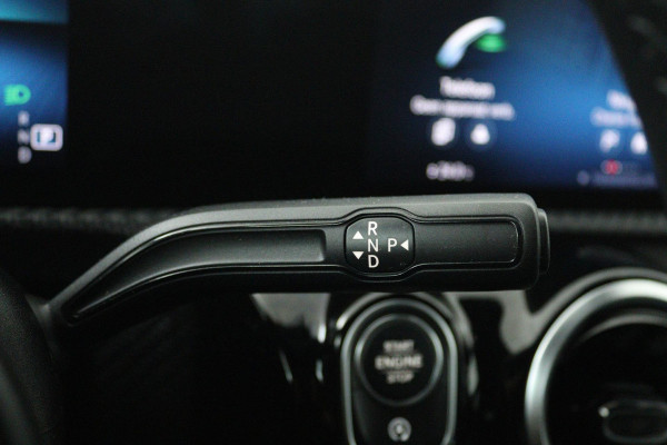 Mercedes-Benz A-Klasse 180 d Premium Plus (ACHTERUITRIJCAMERA, NAVIGATIE, PARKEERSENSOREN, BLUETOOTH, CRUISE CONTROL)