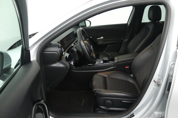 Mercedes-Benz A-Klasse 180 d Premium Plus (ACHTERUITRIJCAMERA, NAVIGATIE, PARKEERSENSOREN, BLUETOOTH, CRUISE CONTROL)