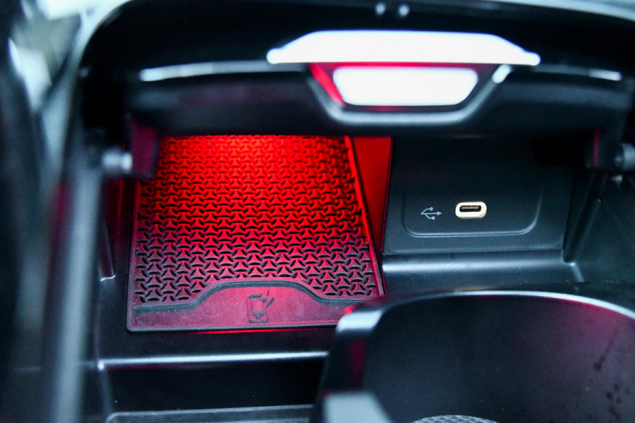 Mercedes-Benz C-Klasse 300 AMG Night. Pano, Carbon, Digital, Camera, Dodeh, 19'', CarPlay!