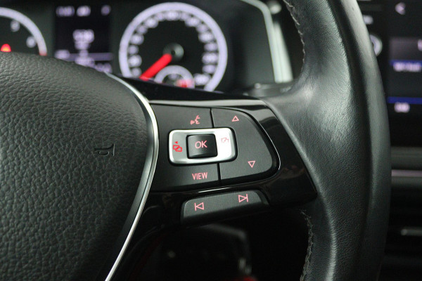 Volkswagen Polo 1.0 TSI Highline (PANORAMADAK, CRUISE ADAPTIEF, NAVIGATIE CARPLAY, PARKEERSENSOREN, AUTOMAAT)