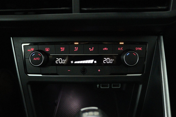 Volkswagen Polo 1.0 TSI Highline (PANORAMADAK, CRUISE ADAPTIEF, NAVIGATIE CARPLAY, PARKEERSENSOREN, AUTOMAAT)