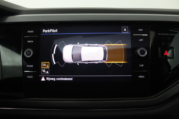 Volkswagen Polo 1.0 TSI Highline (PANORAMADAK, CRUISE ADAPTIEF, NAVIGATIE CARPLAY, PARKEERSENSOREN, AUTOMAAT)