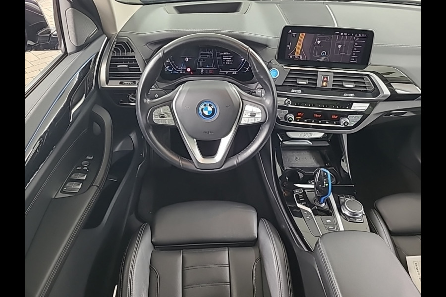 BMW iX3 High Executive 80 kWh | Panoramadak | Keyless | Stoelverwarming | Harman Kardon | Memory Seat | Head-Up Display | 360 Camera | Adaptief Onderstel | Trekhaak | Adaptive LED | Elektrische Stoelen | Apple Carplay |